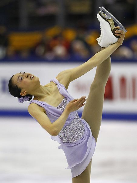 包含俄罗斯选手在举重比赛中勇夺冠军，队员激动落泪的词条