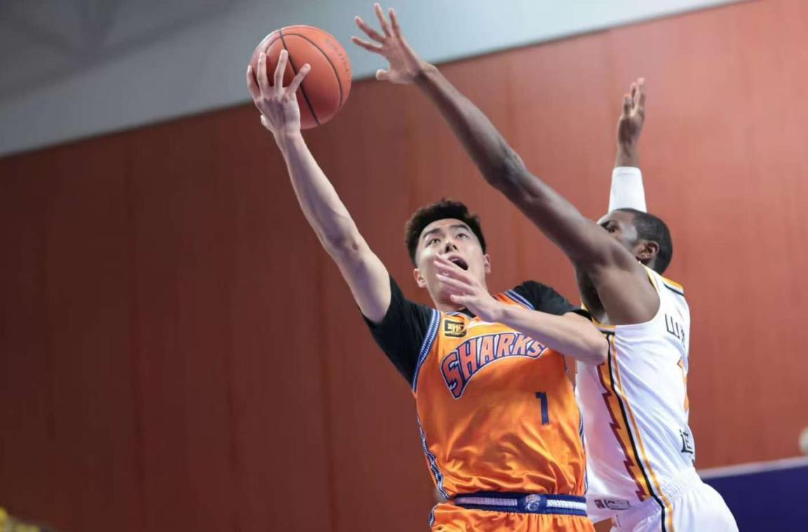 上海男篮球员受伤,团队备战出现困难的简单介绍 上海男篮球员受伤,团队备战出现困难的简单介绍