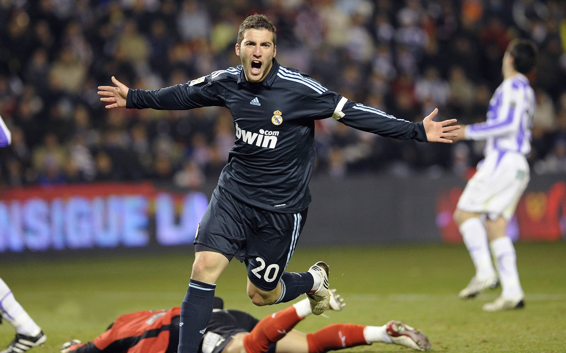 德甲争冠焦点战上演非洲风暴！喀麦隆元素冲垮波兰防线